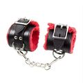 Оковы с мехом, чёрно-красные 