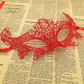 Маска ажурная красная «Марлен» 