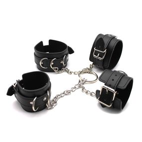 Наручники и оковы в сцепке 